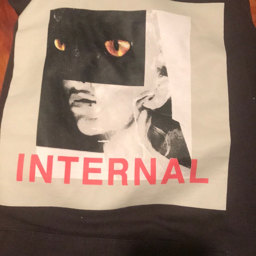 sweatshirt